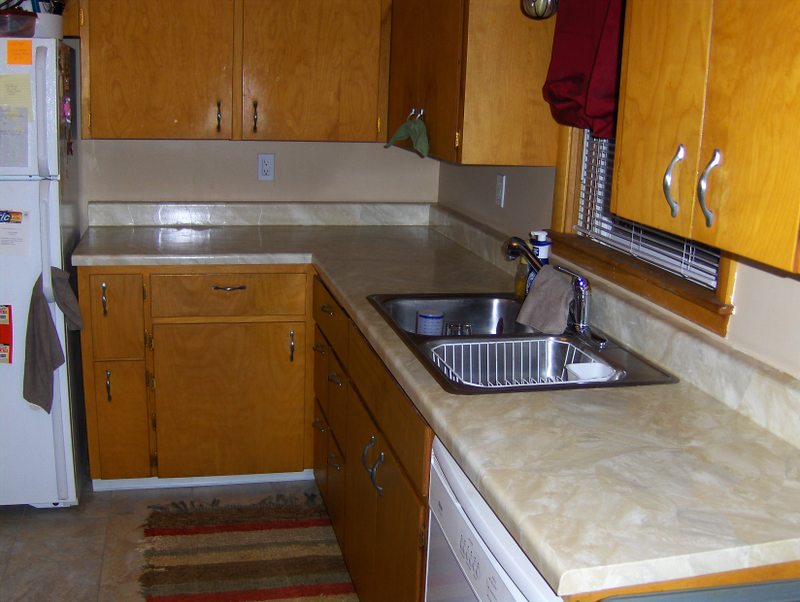 Kitchen countertop resurfaced with PaperIllusion Travertine French Vanilla